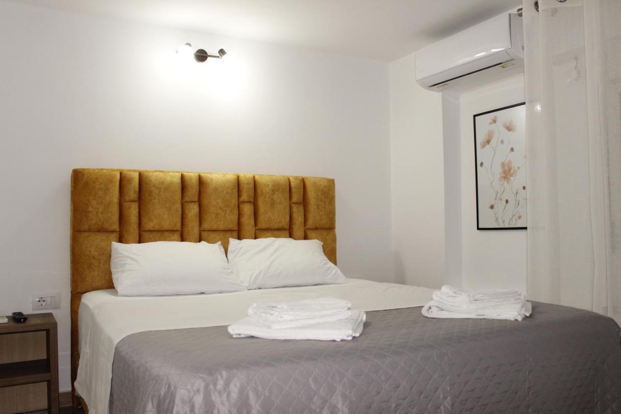 Elite Hotel Sarandë 外观 照片